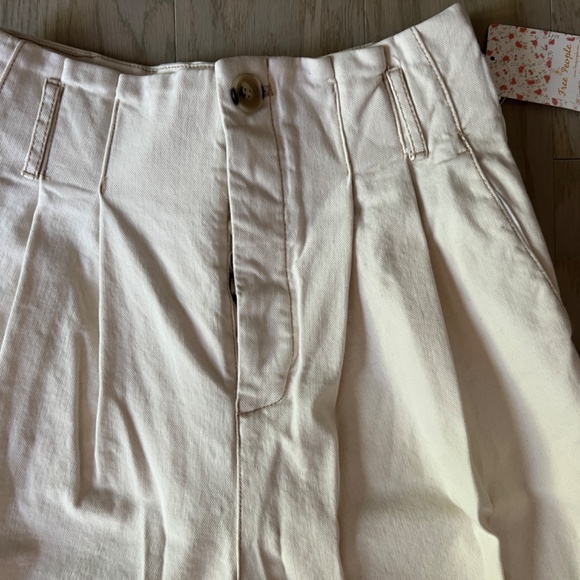 Free People Pleated Wide Leg Cropped High Waisted  Off White Jeans Size 4 BNWT - Picture 2 of 6
